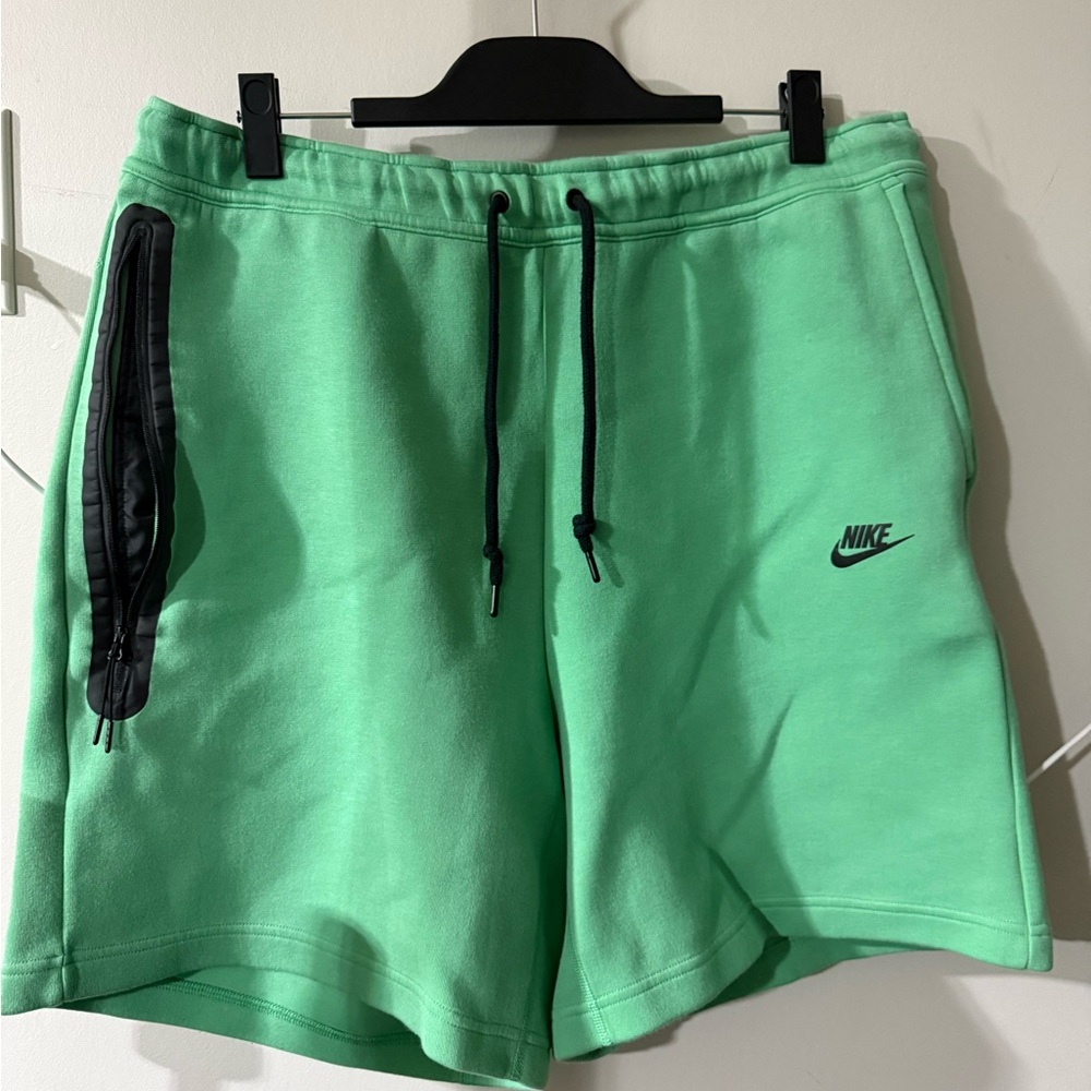 Nike Men’s Tech Fleece Shorts, Light Green, XXL
